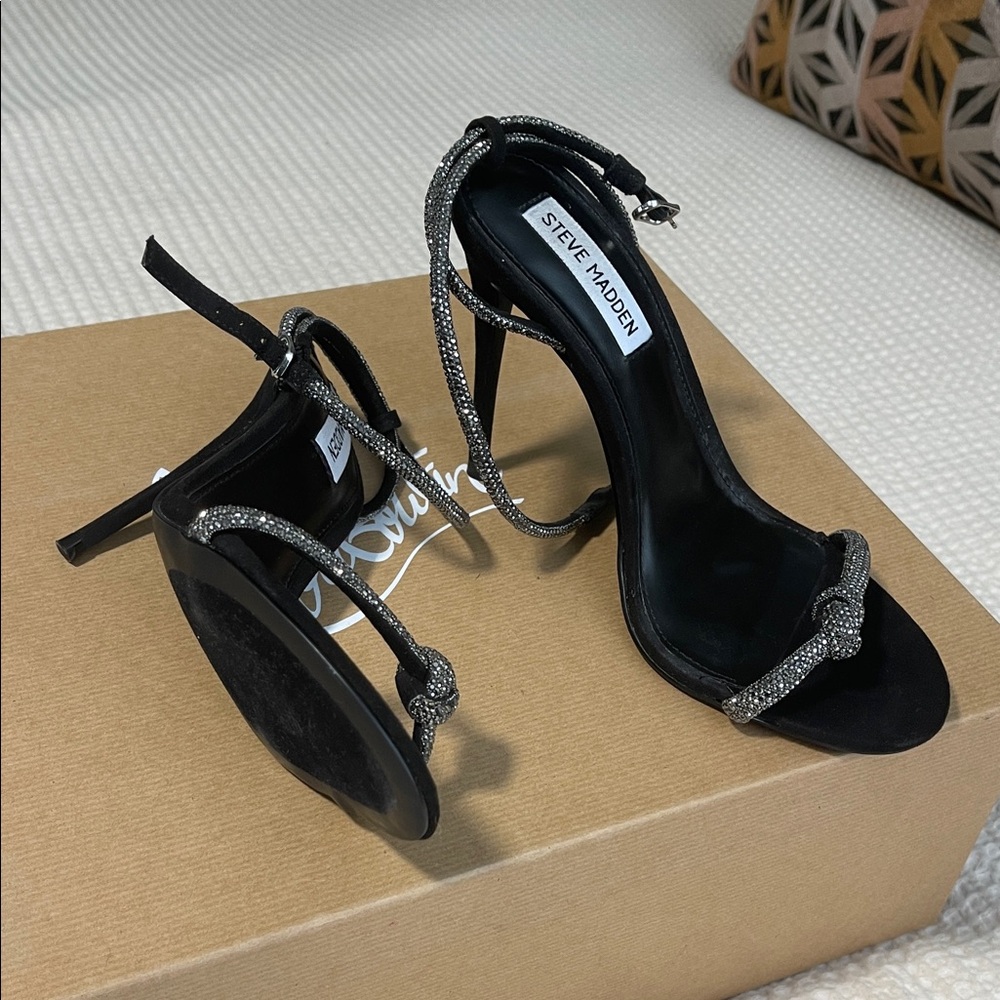 Steve Madden Black and Silver Sparkle 4.5 inch Strappy Heels Sz 7.5